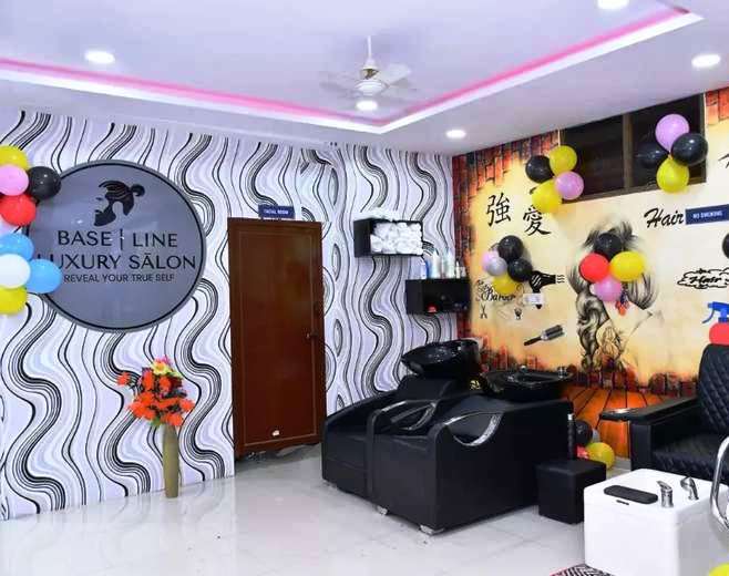 Running Unisex Salon For Sale In Hyderabad, Telangana 
