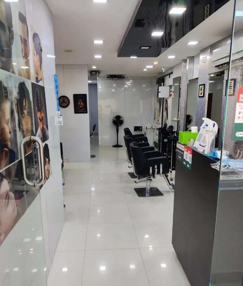 Running Unisex Salon & Spa For Sale in Chennai, Tamil Nadu