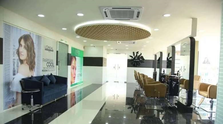 Running Beauty Salon Spa For Sale in Bengaluru, Karnataka 