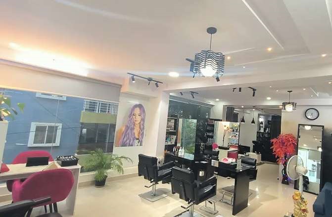 Running Unisex Salon For Sale in Bengaluru, Karnataka