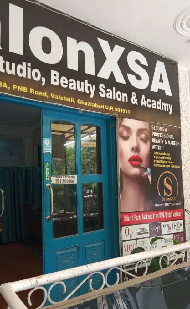 Running Unisex Salon For Sale in Ghaziabad, Uttar Pradesh