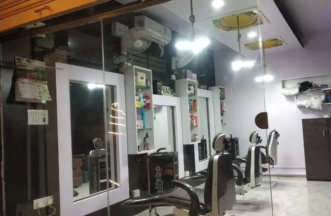 Running Unisex Salon Business For Sale in Bengaluru, Karnataka