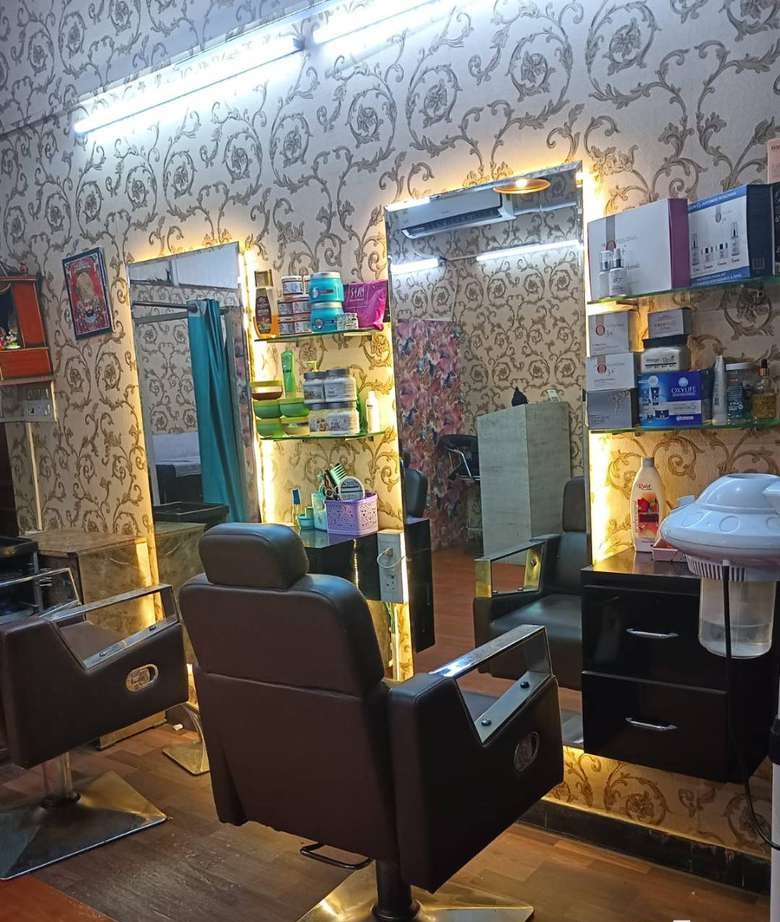 Running Unisex Salon For Sale in Ghaziabad, Uttar Pradesh