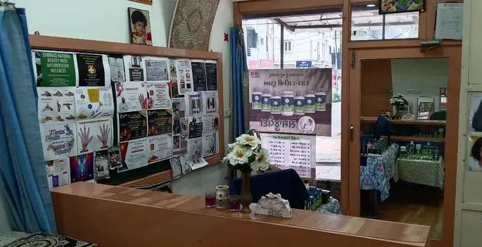 Running Beauty Parlour for Sale in Vadodara, Gujarat