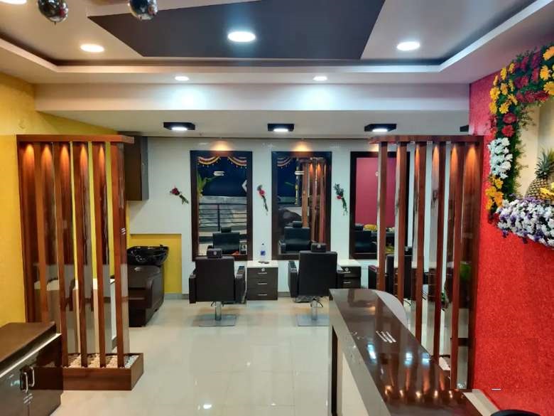 Running Beauty Salon for Sale in Bengaluru, Karnataka
