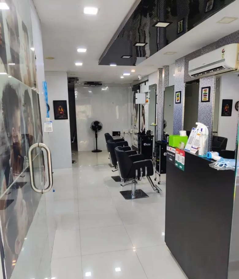 Running Unisex Salon & Spa for Sale in Chennai, Tamil Nadu