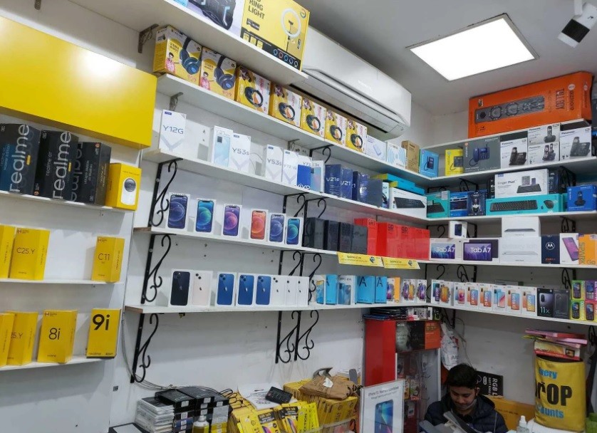 Good Running Mobile Shop for Sale in Padi Kumaran Nagar, Chennai