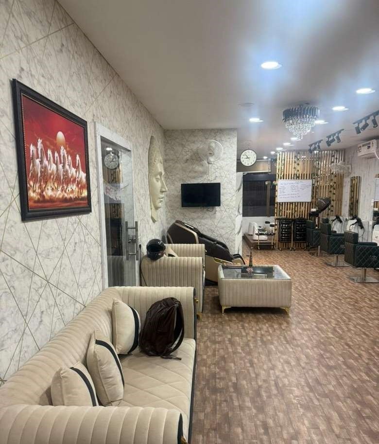 Running Luxury Salon BUsiness for Sale in Chandigarh