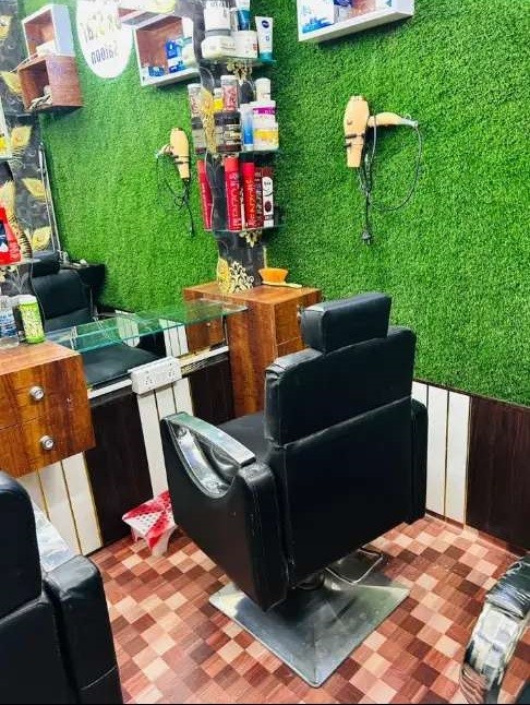 Running Salon for Sale in Lucknow, Uttar Pradesh