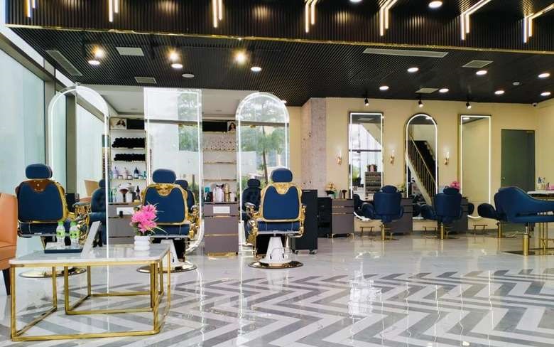 Running Luxury Salon for Sale in Gurgaon, Haryana