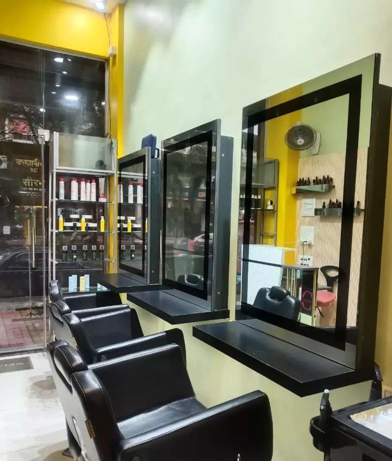 Running Ladies Salon for Sale in Navi Mumbai, Maharashtra