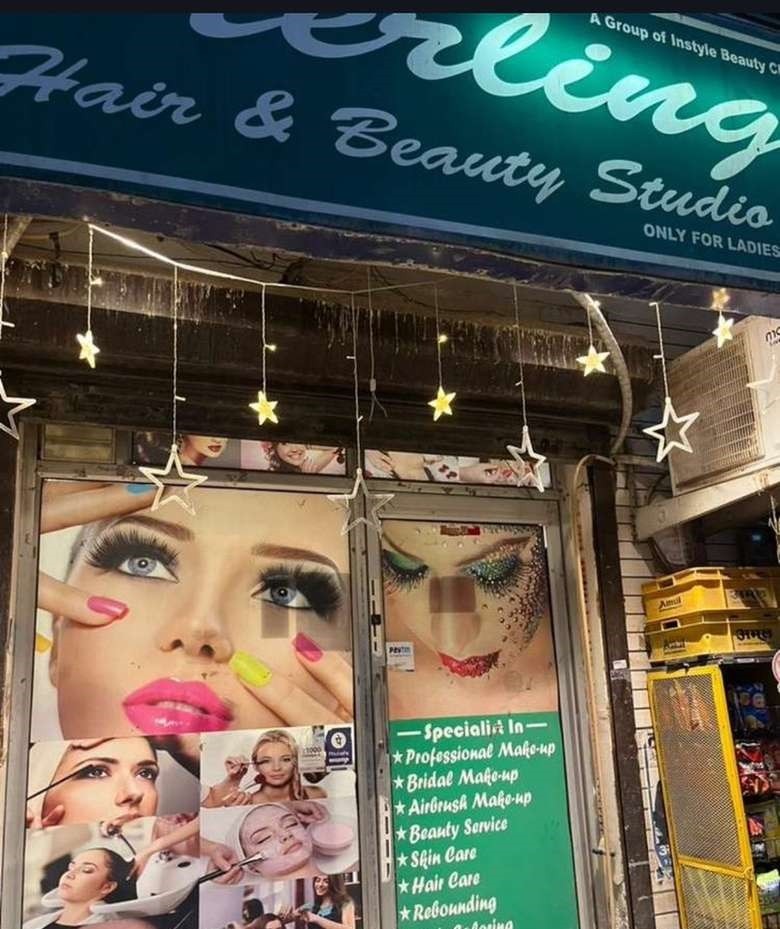 Running Ladies Salon for Sale in Delhi