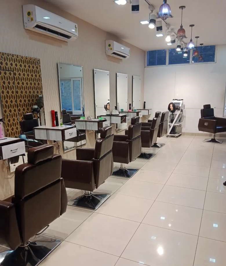 Running Salon for Sale in Sector 21C, Chandigarh