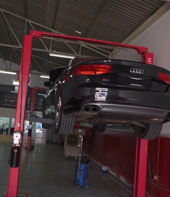 *🚗 Full-Equipped Car Repair Workshop for Sale in Al Quoz Industrial Area 2, Dubai 🚗*