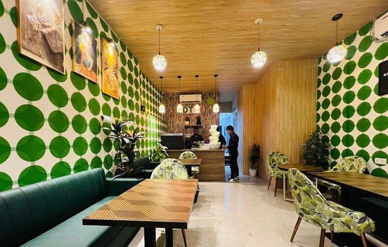 Running Café/Restaurant for Sale in Mumbai, Maharashtra 