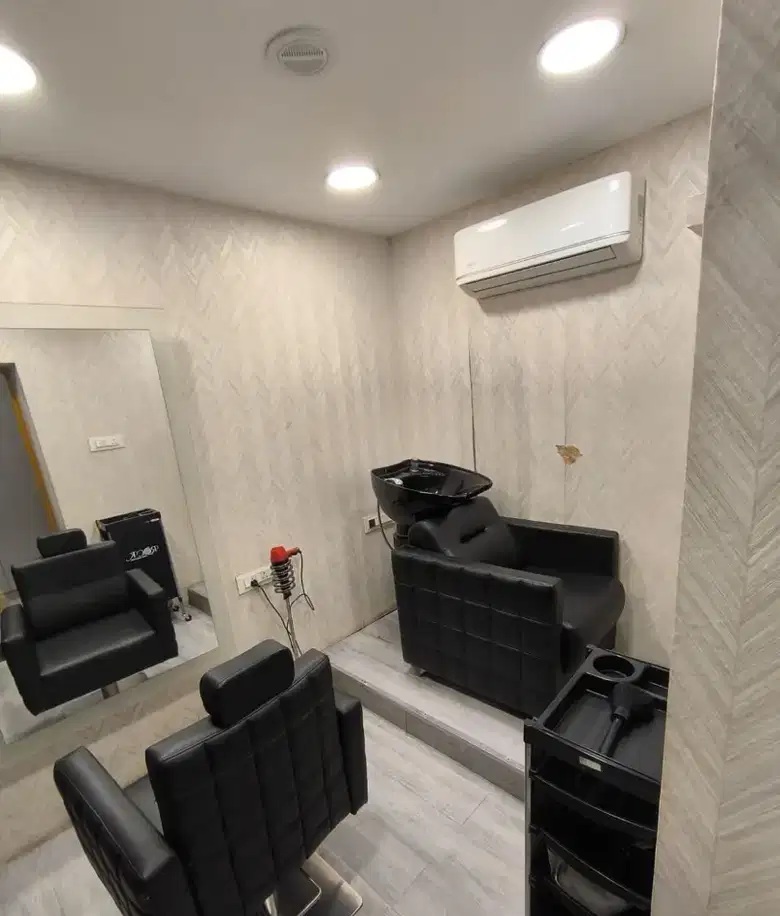 Running Unisex Branded Salon for Sale in Chennai, Tamil Nadu