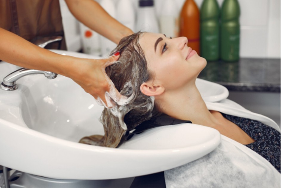 Fully Operational Ladies Salon for Sale