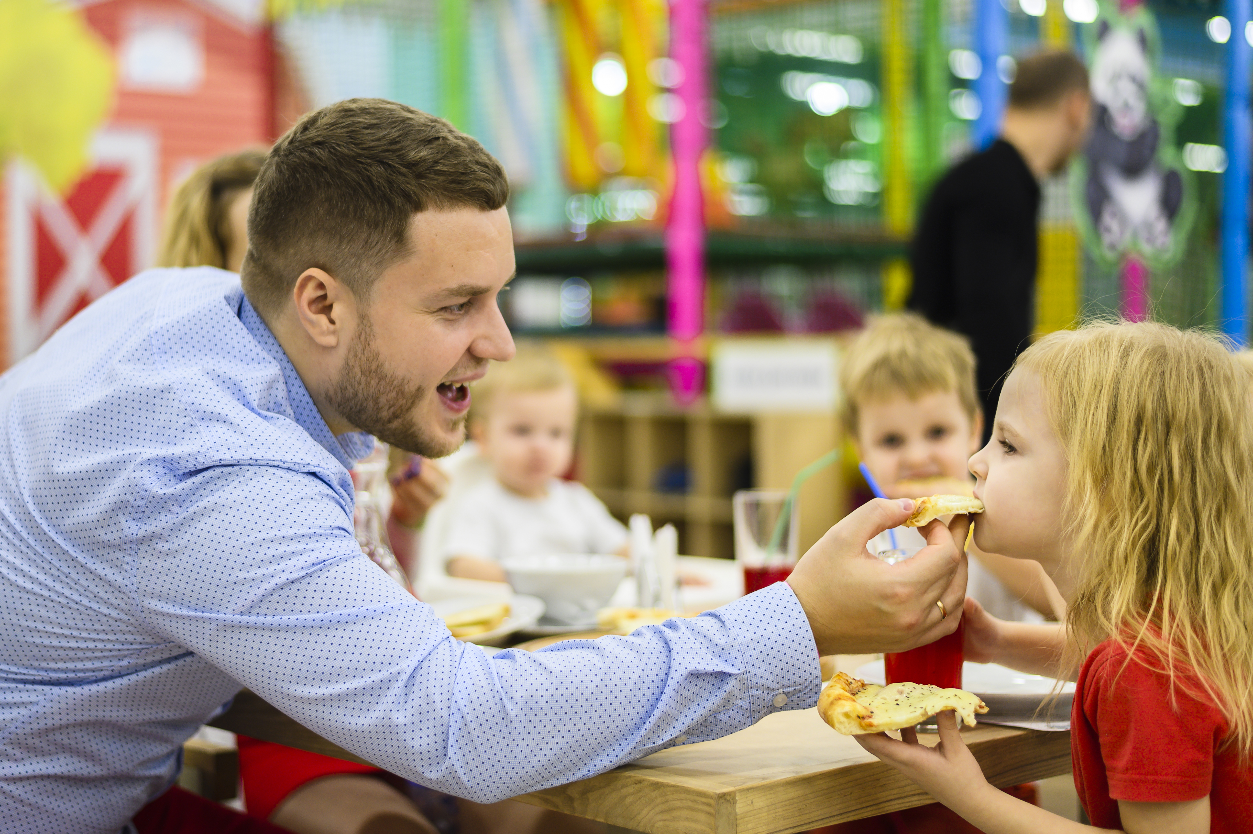 WELL ESTABLISHED FAMILY RESTURANT WITH KIDS PLAY AREA FOR SALE IN DUBAI MARINA 